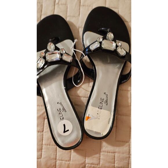 NWOB Madeline Stuart Embellished Flip flop SZ 7 M Black Patent Leather - Picture 1 of 4